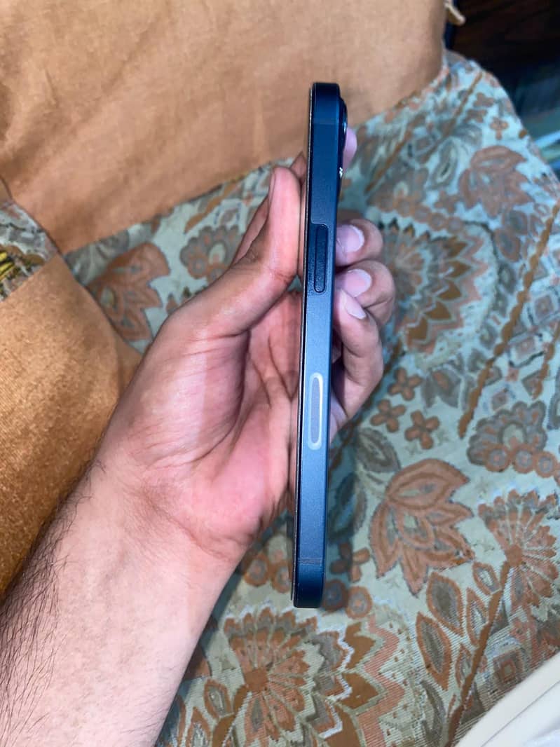 Apple iPhone 13 3