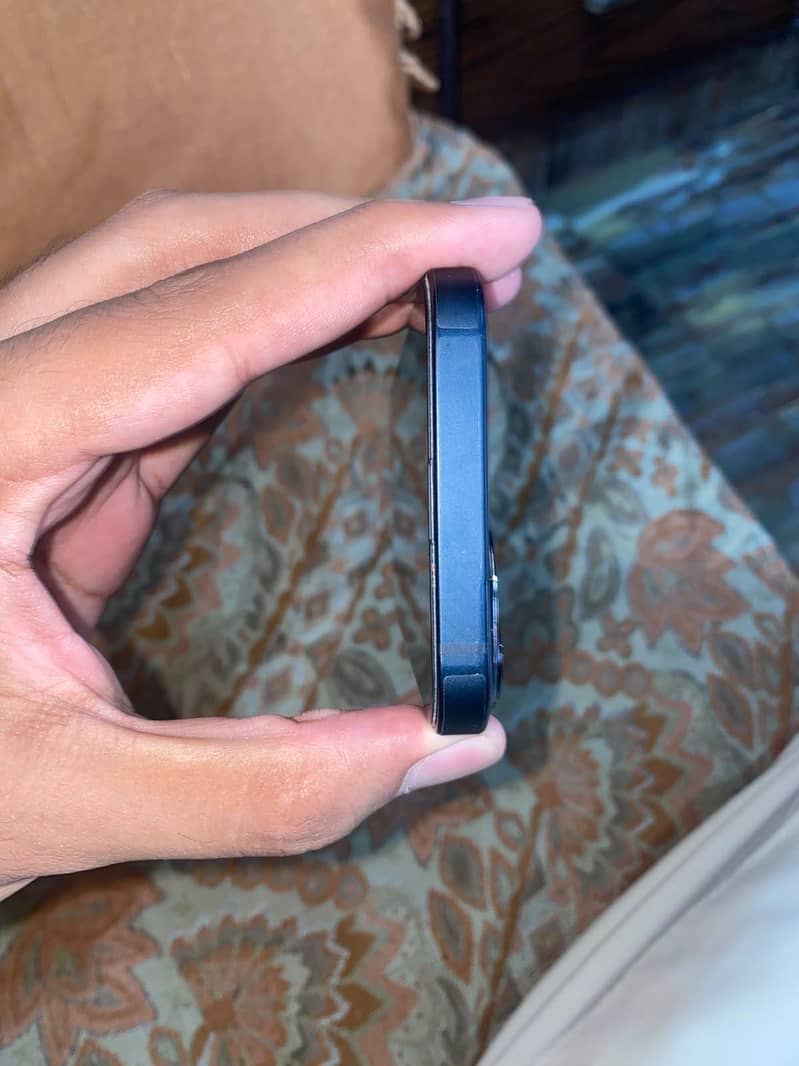 Apple iPhone 13 4