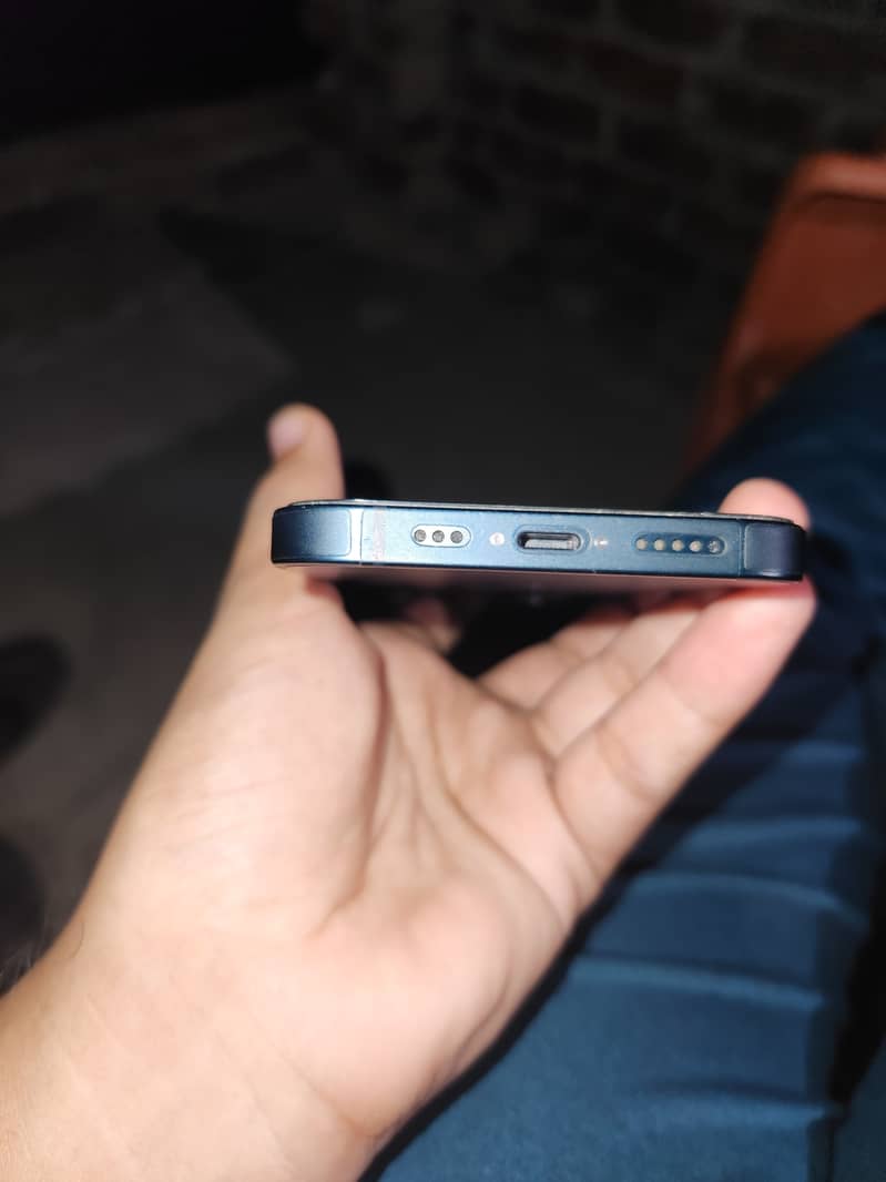 Apple iPhone 13 2