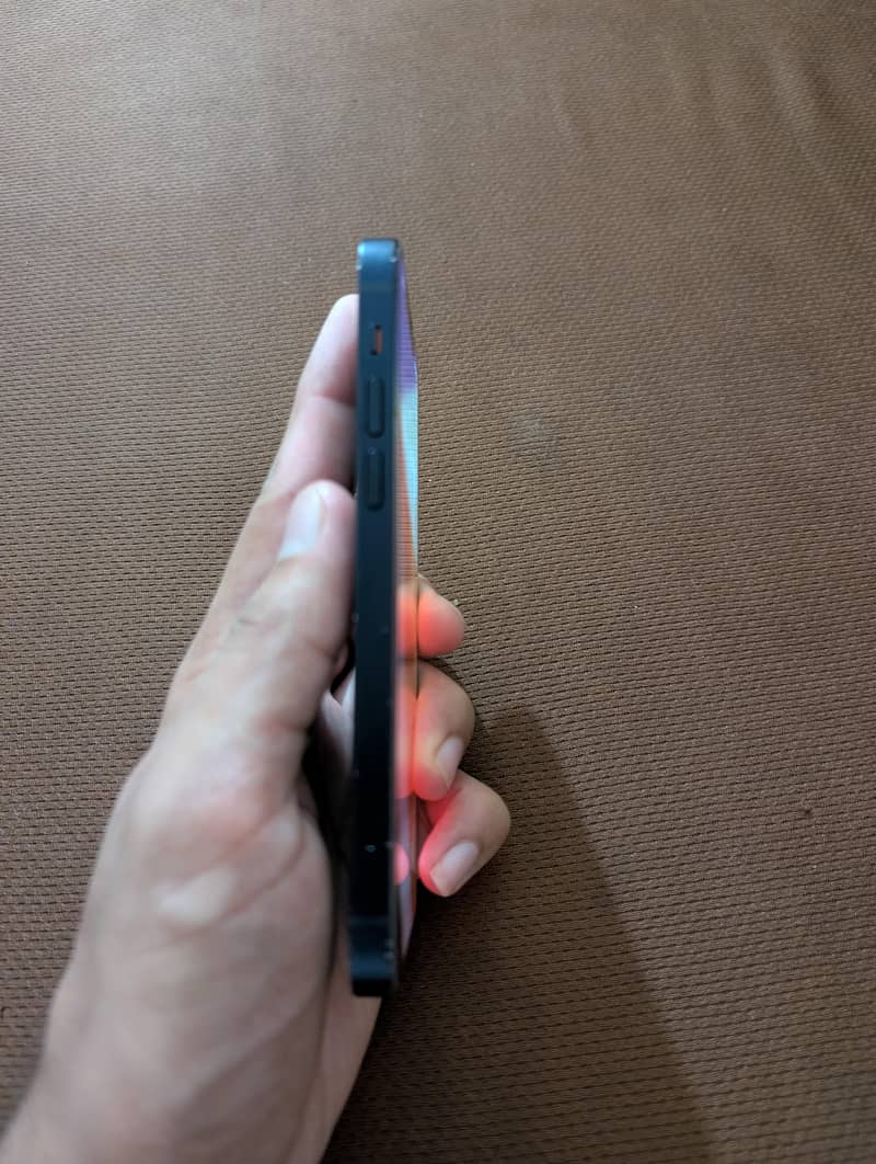Apple iPhone 12 4