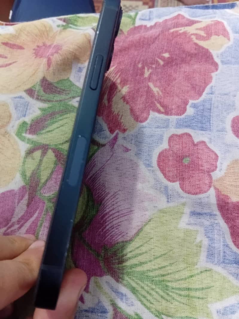 Apple iPhone 13 4