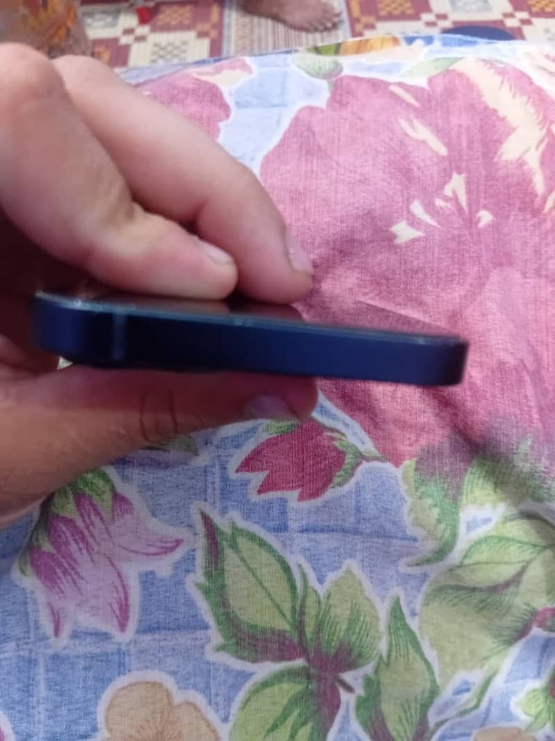 Apple iPhone 13 5