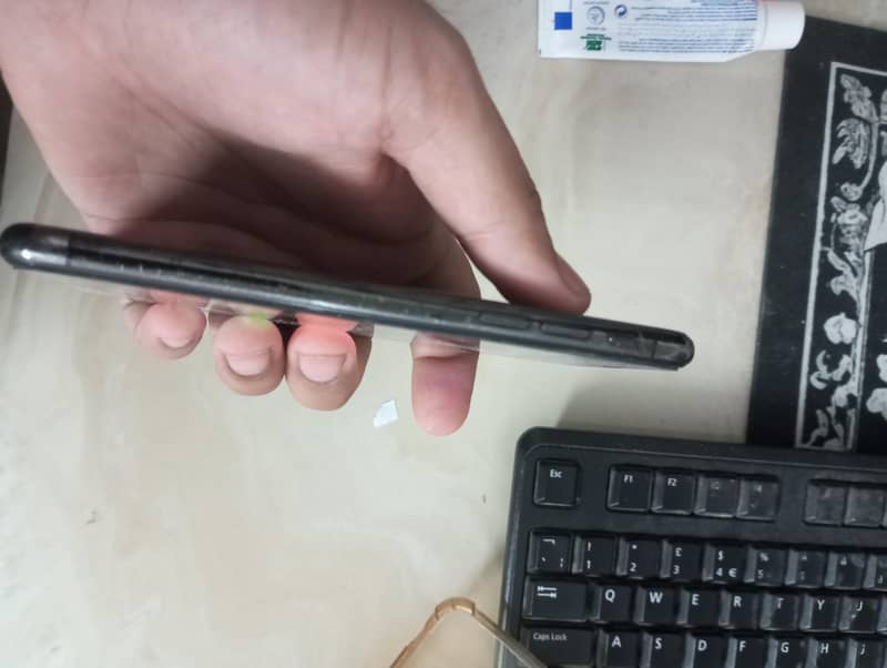 Apple iPhone X 4