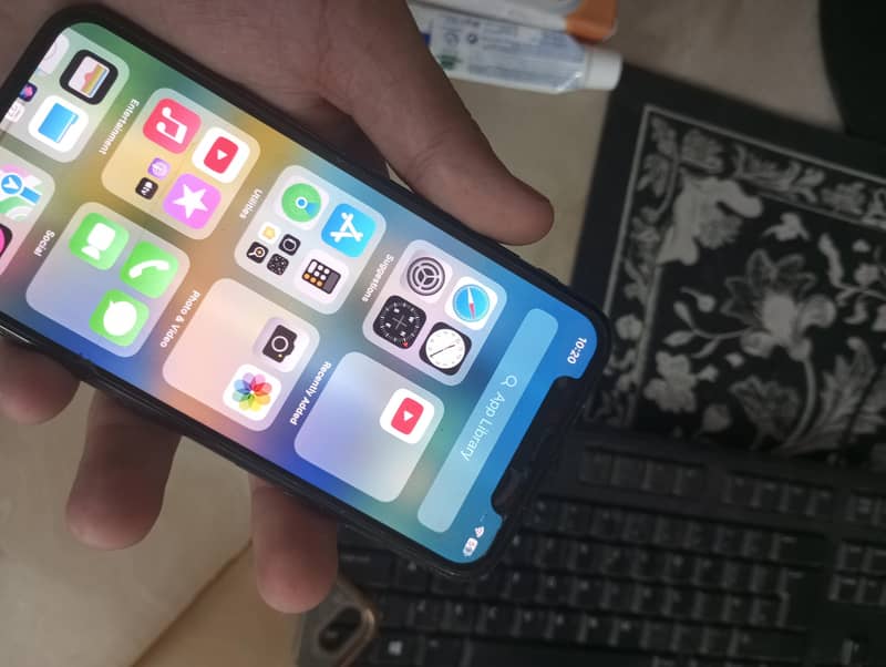 Apple iPhone X 5