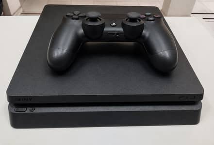 PlayStation 4 slim- 1TB