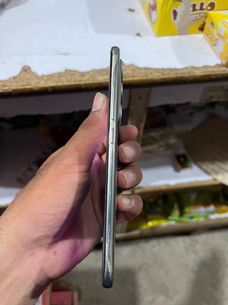 Tecno spark 40 pro plus 4