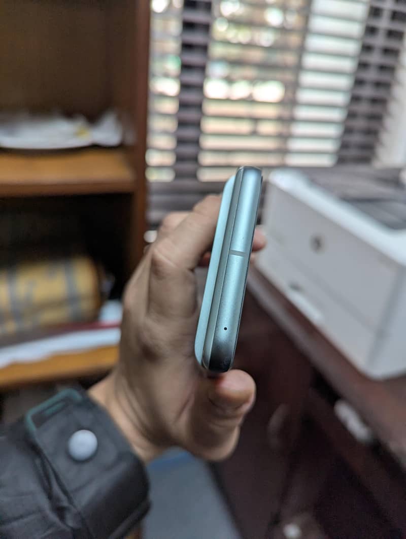 Google Pixel 8 6