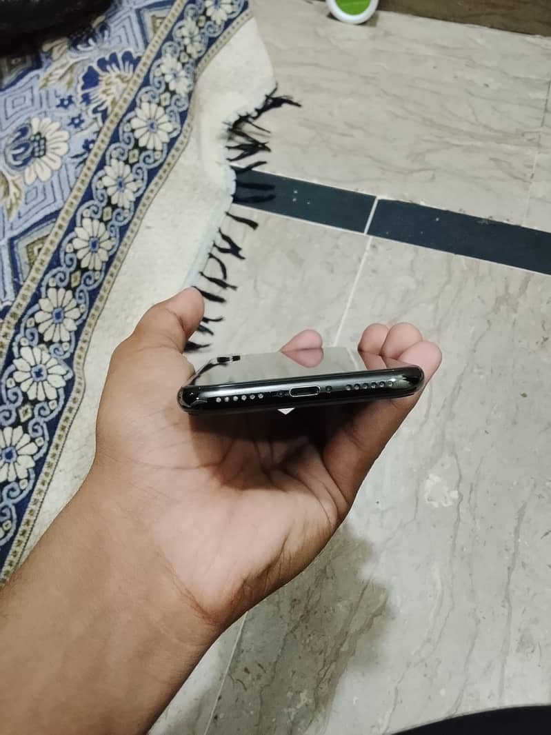 Apple iPhone X 3