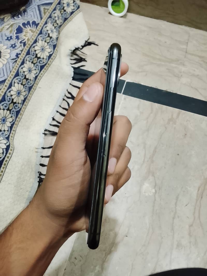 Apple iPhone X 4
