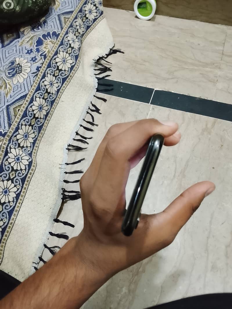Apple iPhone X 5