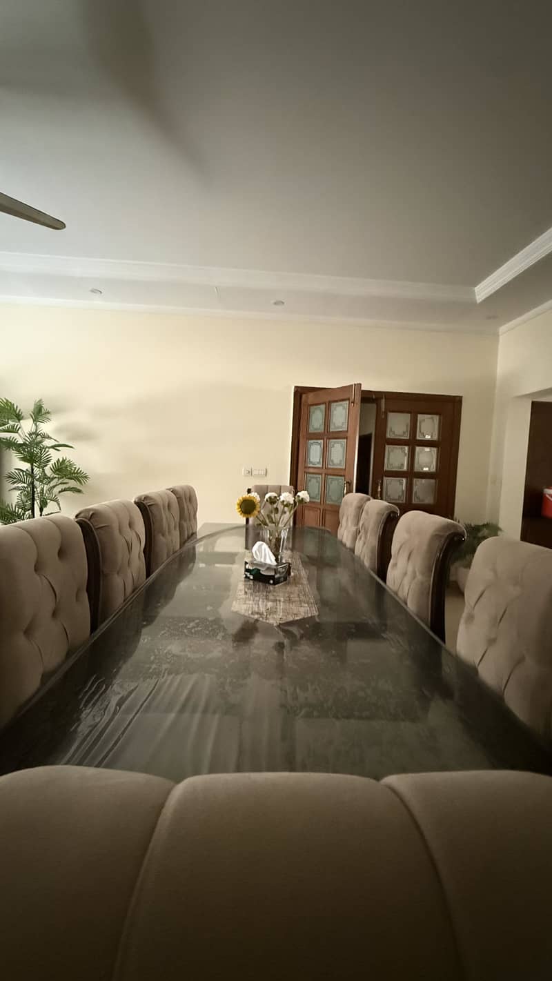 10p dining Table 0