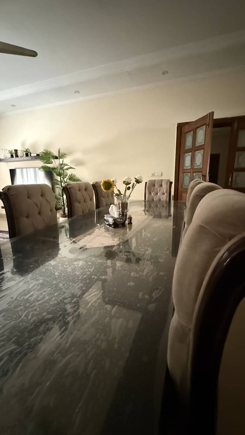 10p dining Table 3