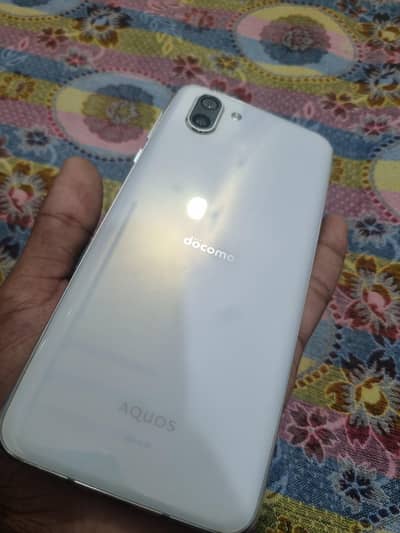 sharp aquos r2 4/64g urgent sell