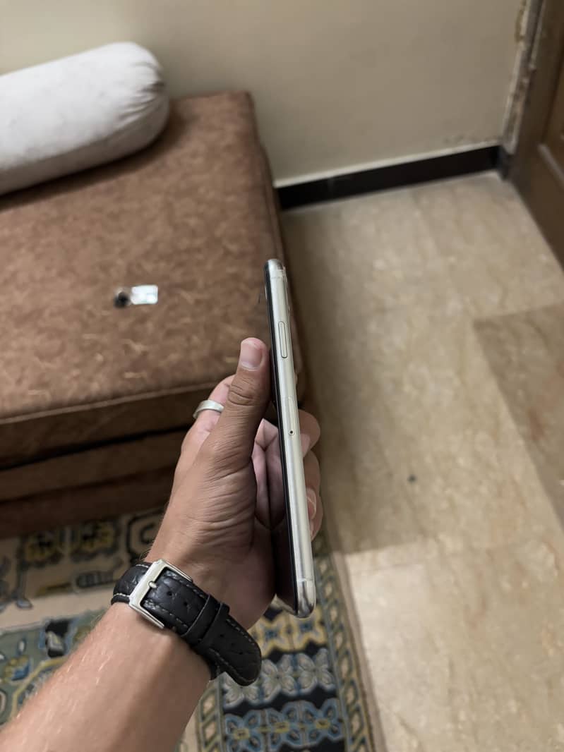 Apple iPhone 11 Pro Max 1
