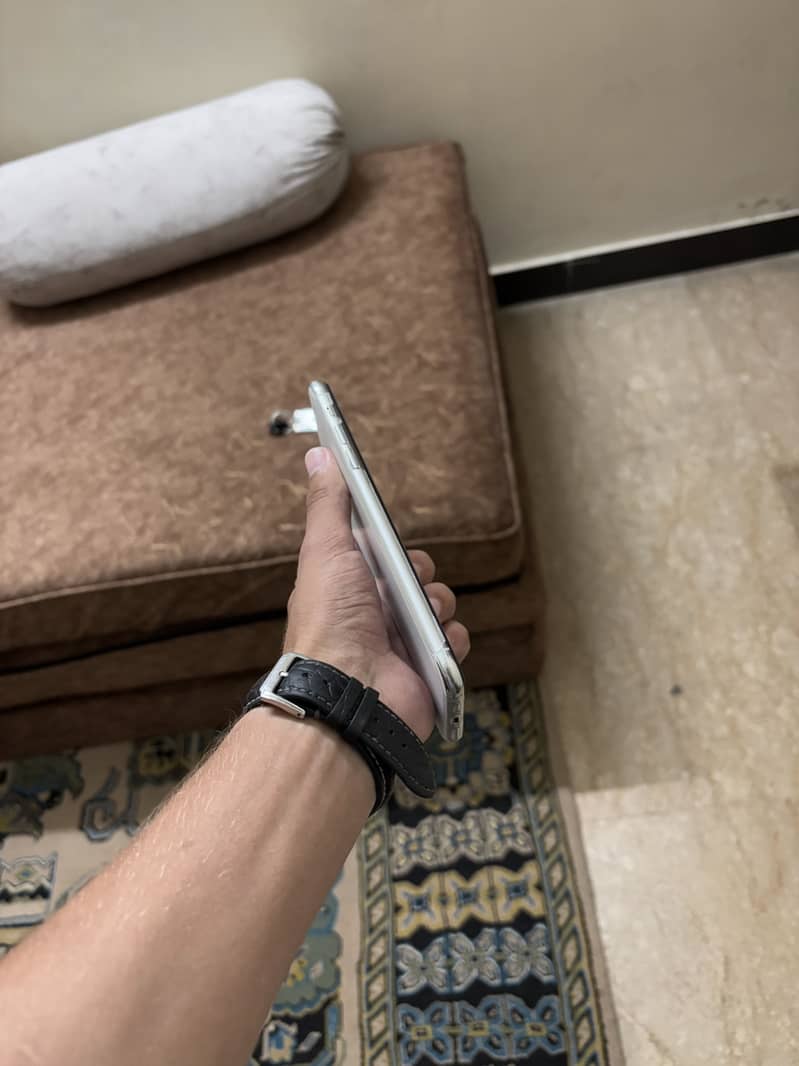 Apple iPhone 11 Pro Max 2