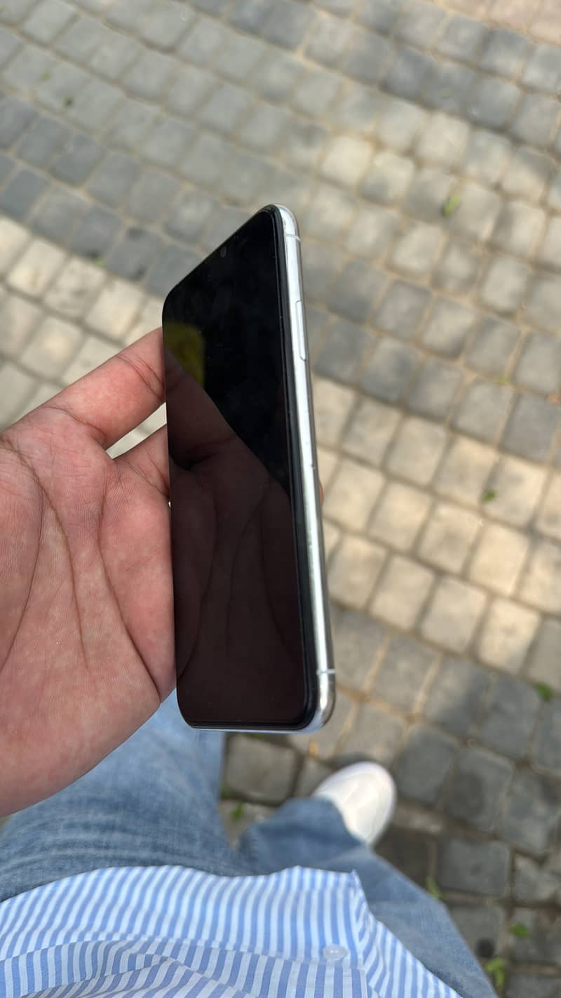 Apple iPhone X 6