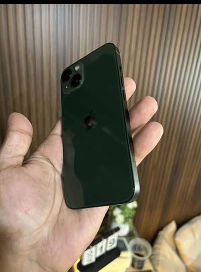 Apple iPhone 13
