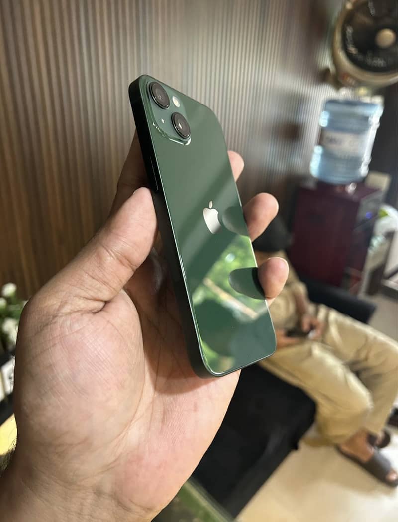 Apple iPhone 13 3