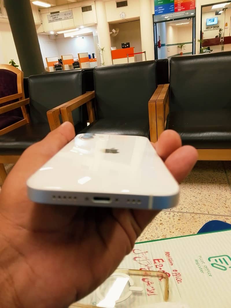 Apple iPhone 12 3