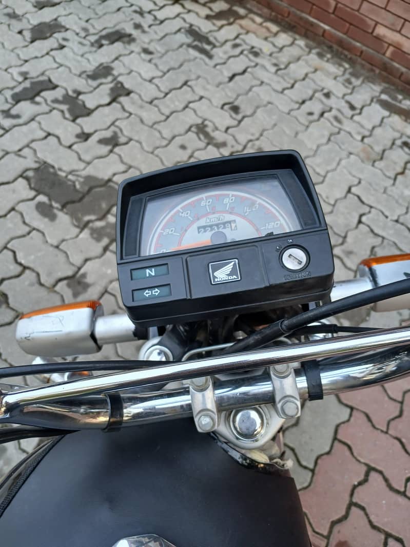 Honda CD70 7