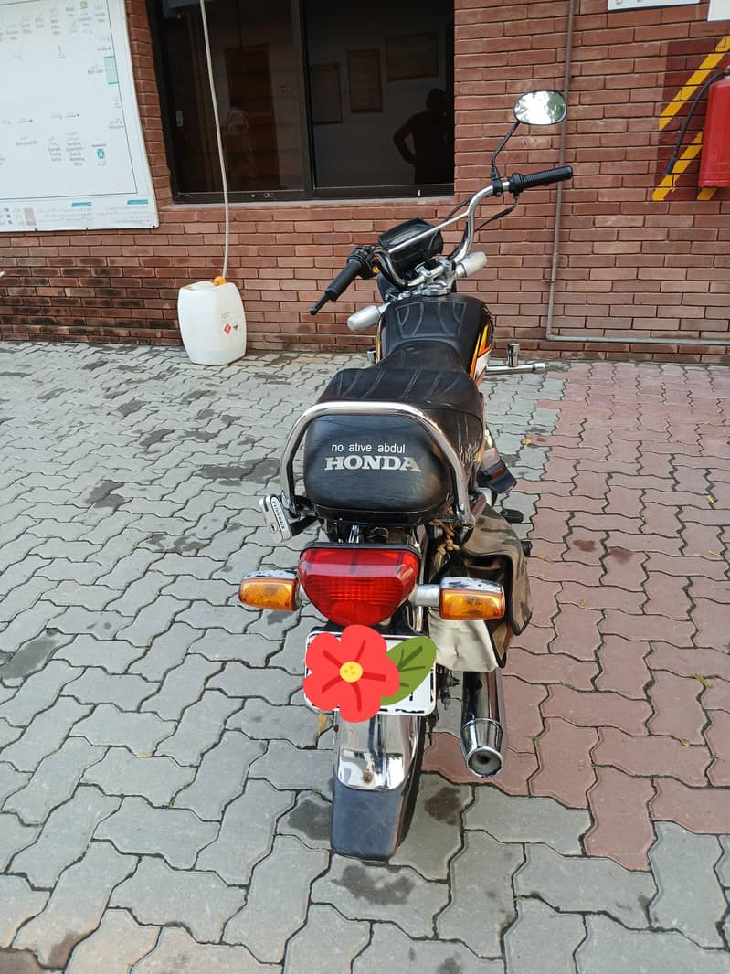 Honda CD70 9