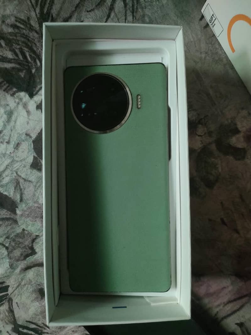 Tecno Spark 20 Pro Plus 4
