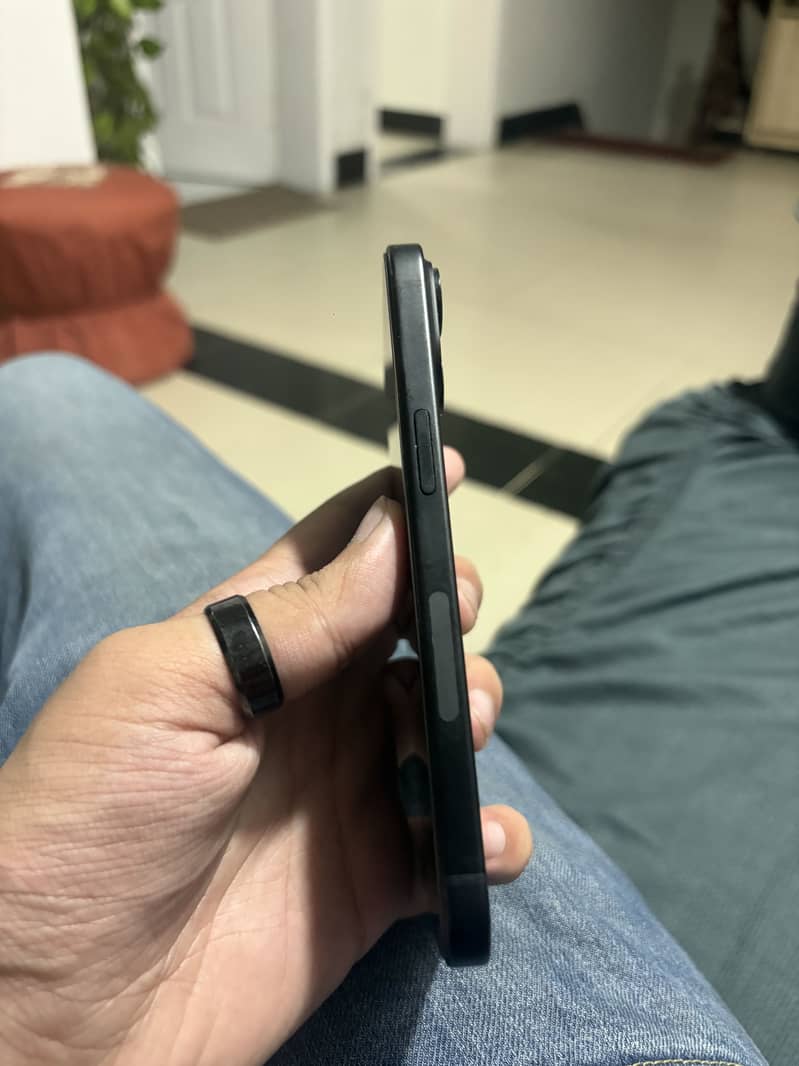 Apple iPhone 15 7