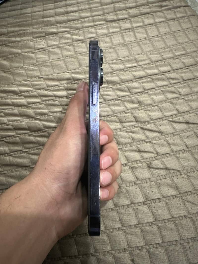 Apple iPhone 14 Pro Max 4