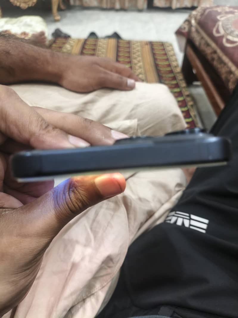 Apple iPhone 15 Pro Max 2