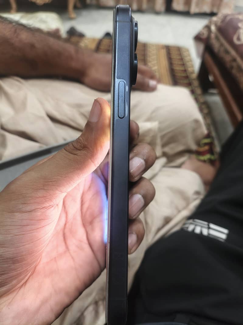 Apple iPhone 15 Pro Max 3
