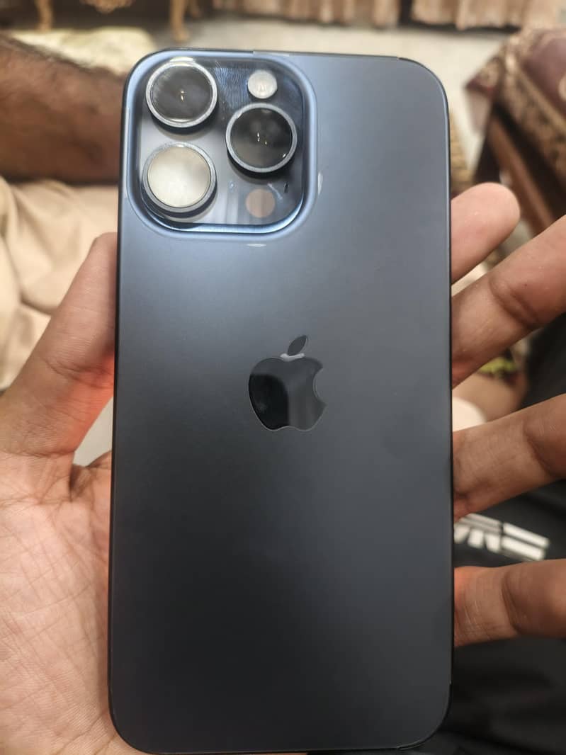 Apple iPhone 15 Pro Max 4