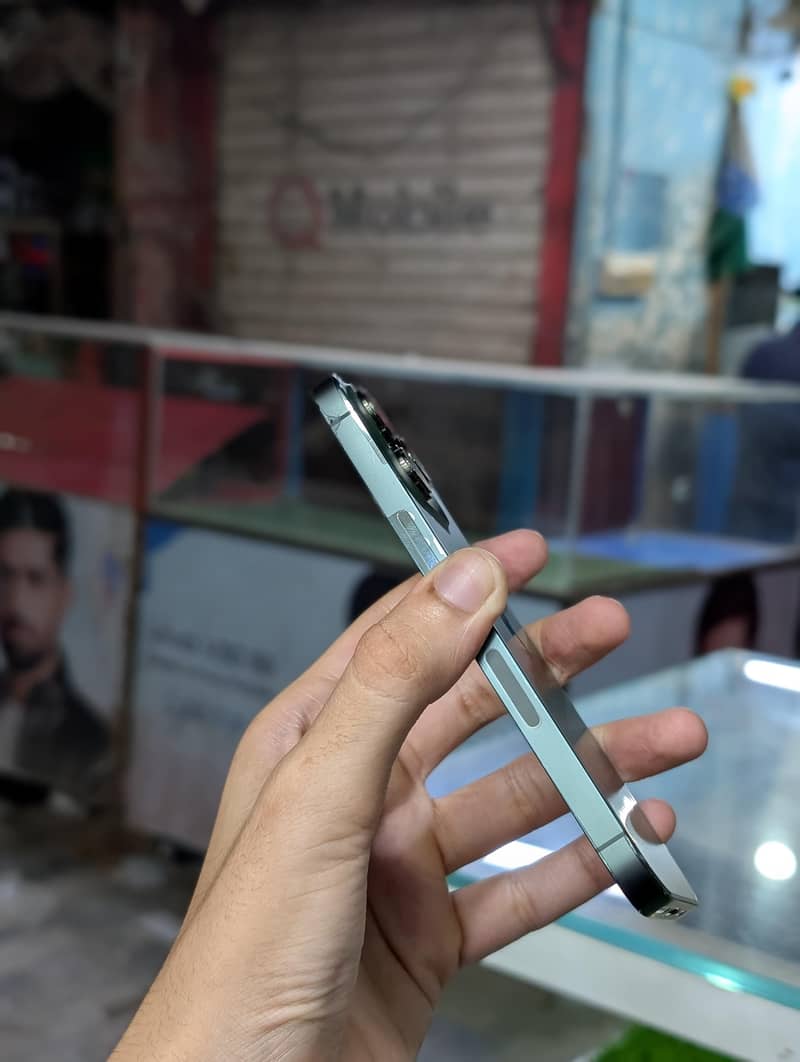 Apple iPhone 13 Pro 2