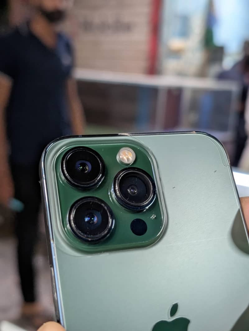 Apple iPhone 13 Pro 4