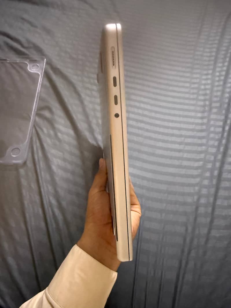 MacBook Pro M5 1