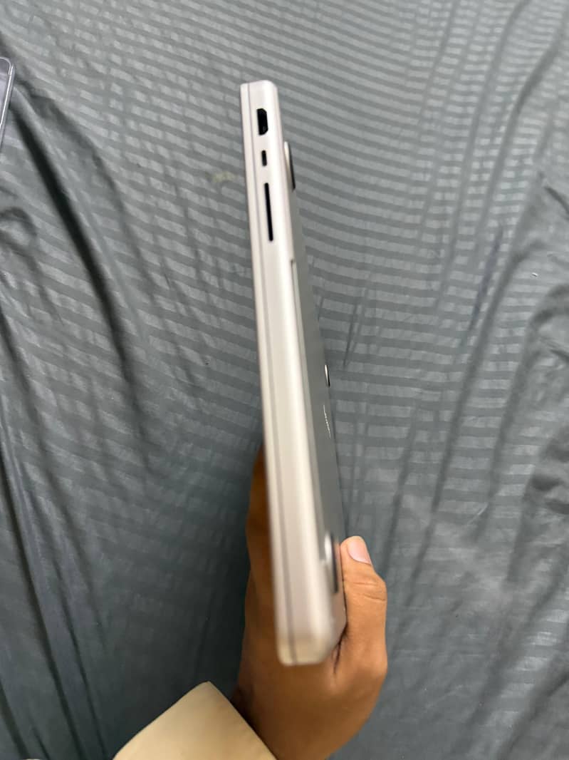MacBook Pro M5 2