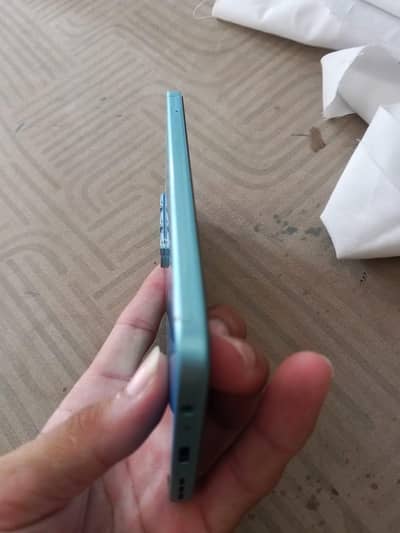 8 128  ok mobile ha dba charge Sath ha 3 month warranty 03076067937
