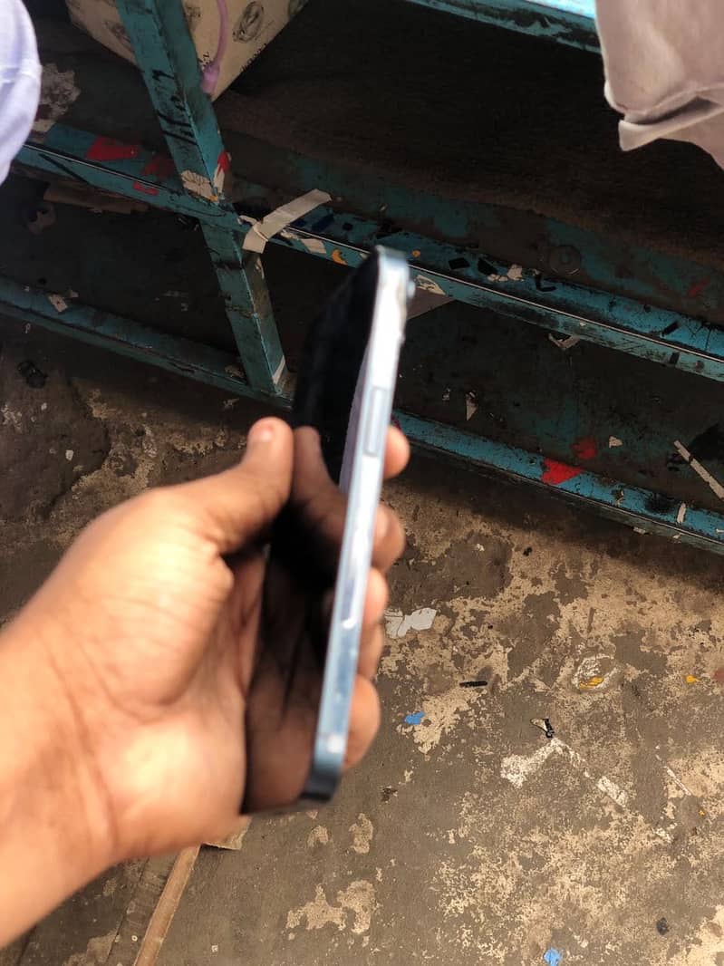 Apple iPhone 14 3