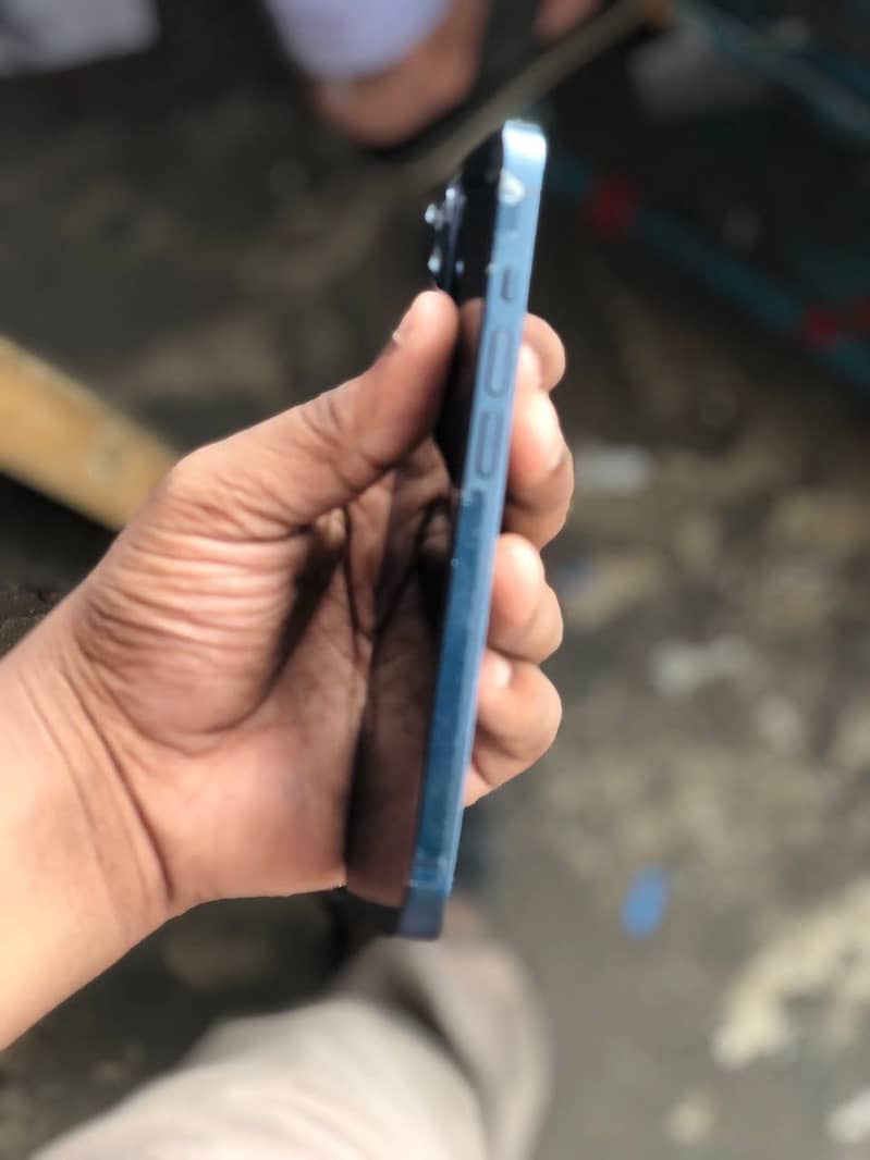 Apple iPhone 14 4