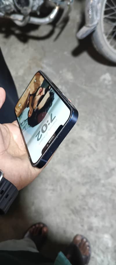 Apple iPhone 12