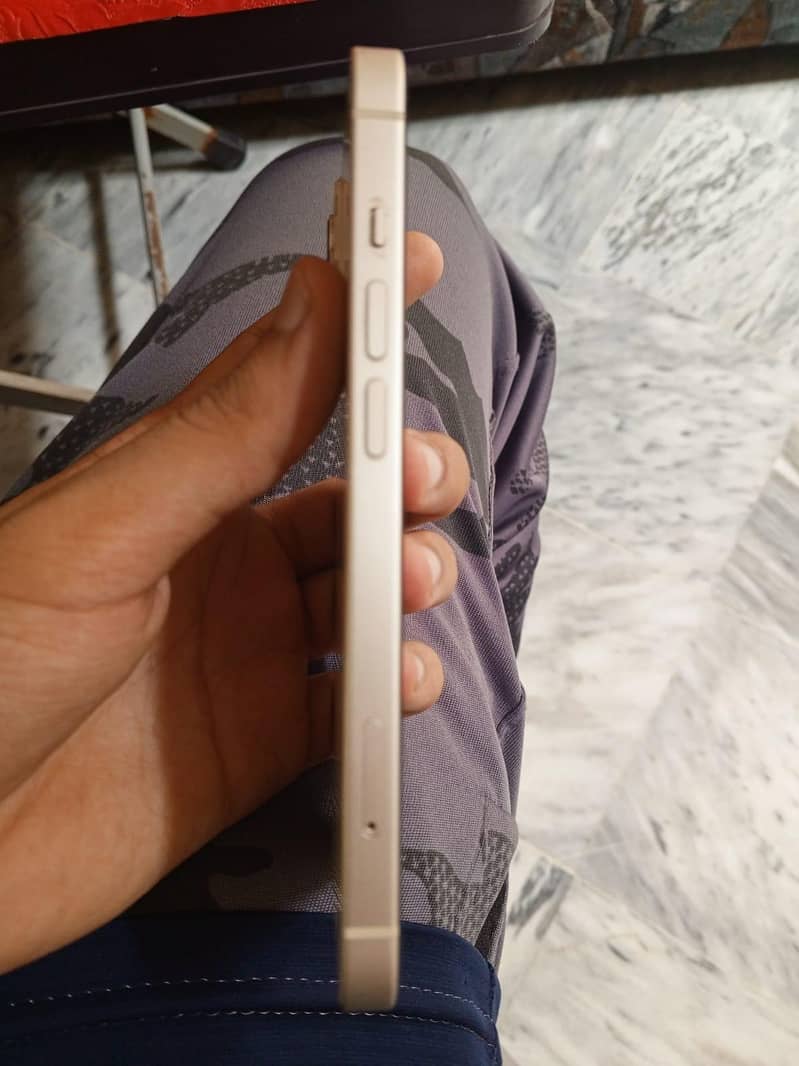 Apple iPhone 13 3