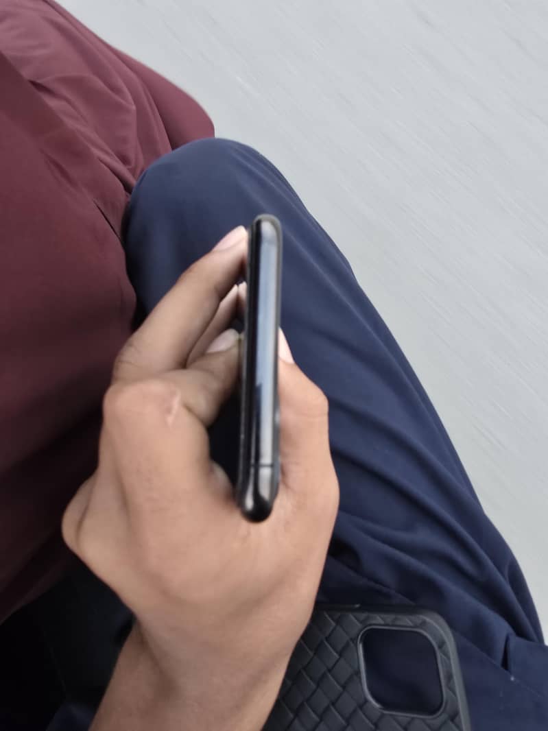 Apple iPhone 11 pro max 4