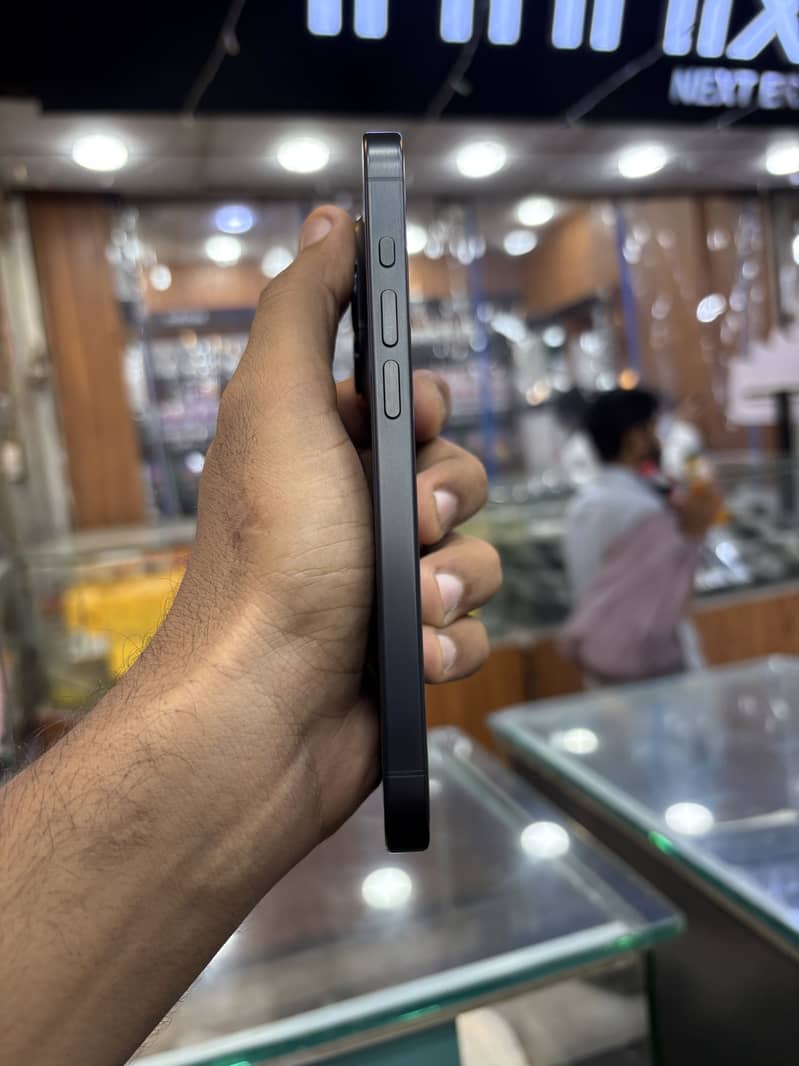 Apple iPhone 15 Pro 3