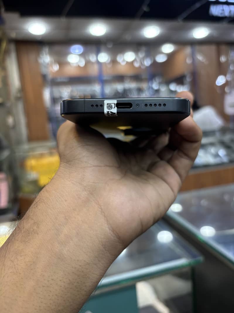 Apple iPhone 15 Pro 6