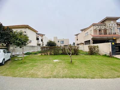 1 Kanal Plot No 452 Urgent For Sale in DHA Phase 7 Block R Prime Location