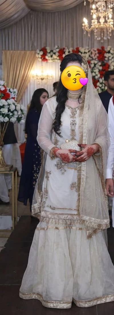 I want to sale nikkah dress yeh aik bohat khoobsurat dress hai