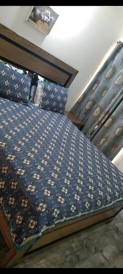 Ayshwood Bed Set
