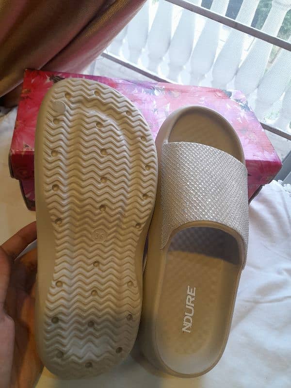 slippers 0
