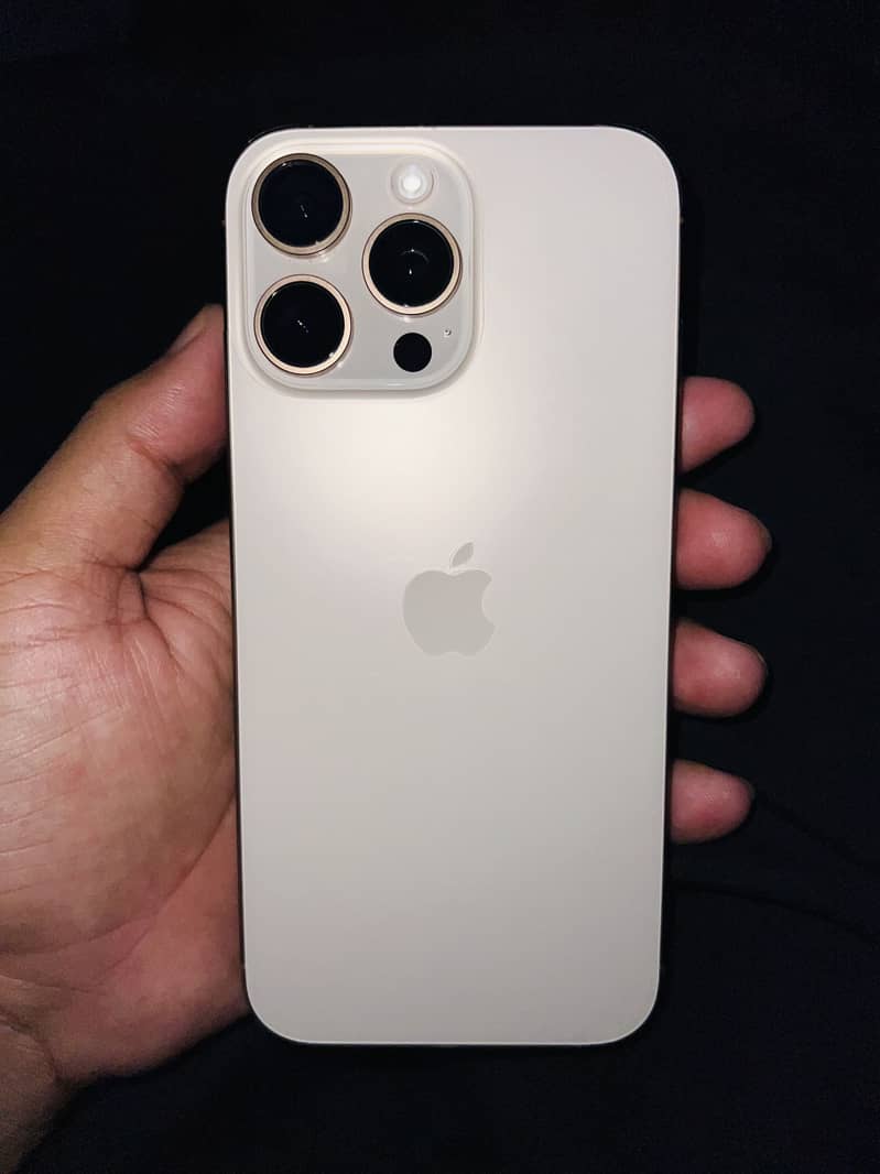 Apple iPhone 16 Pro Max 0