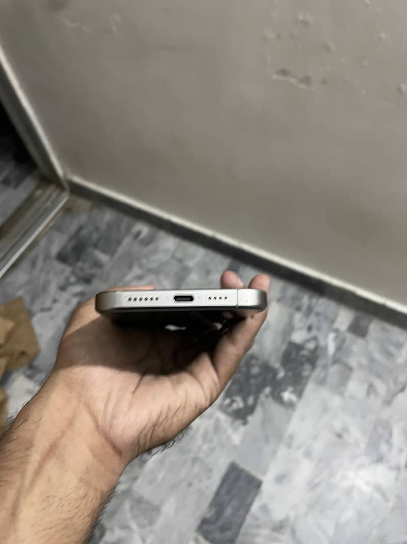 Apple iPhone 15 Pro Max 1