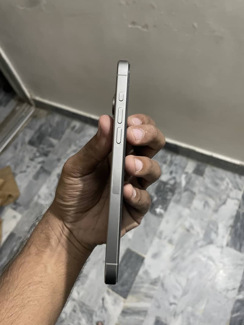 Apple iPhone 15 Pro Max 5